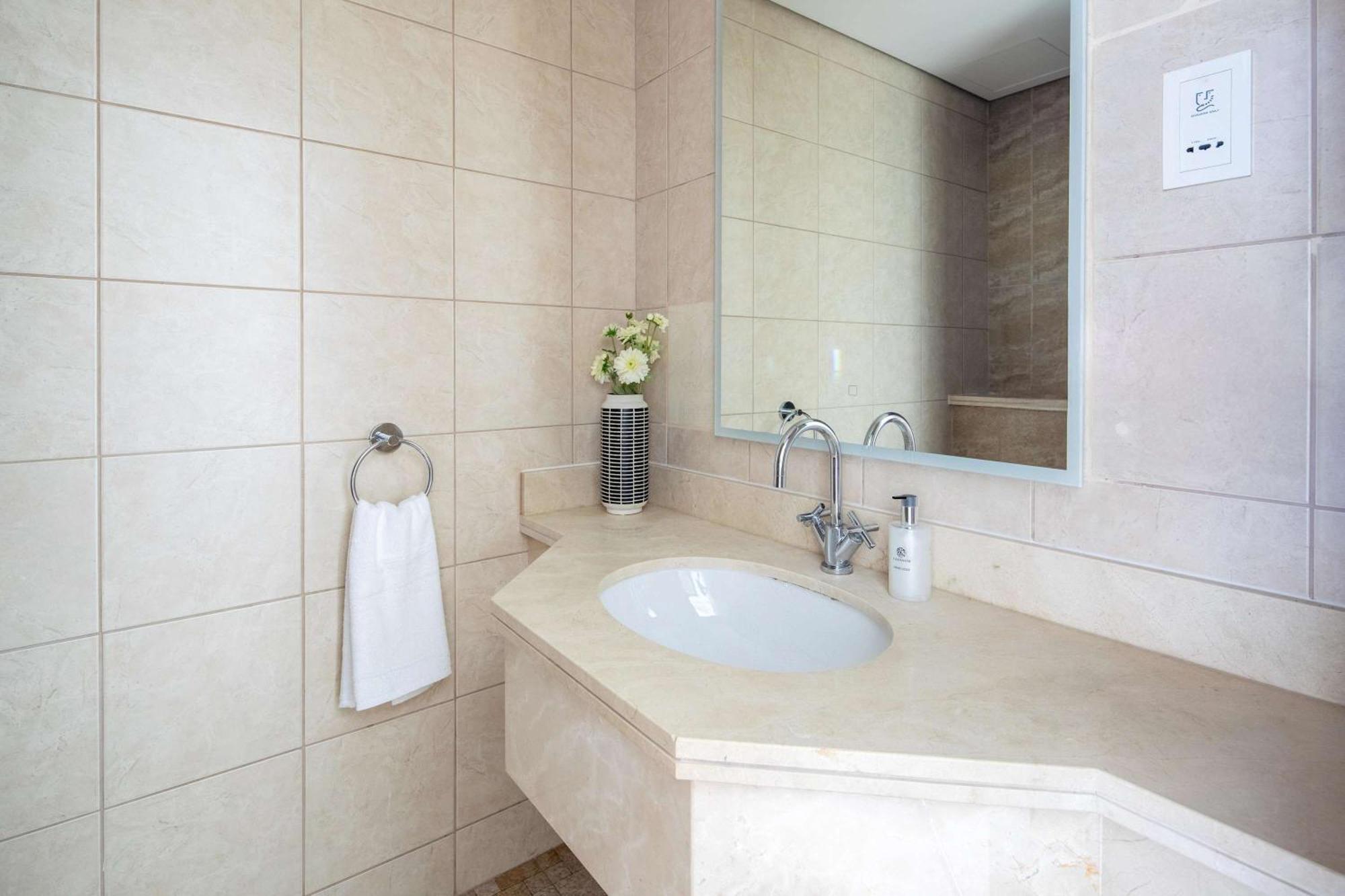 Frank Porter - Al Futtan Tower Dubai
